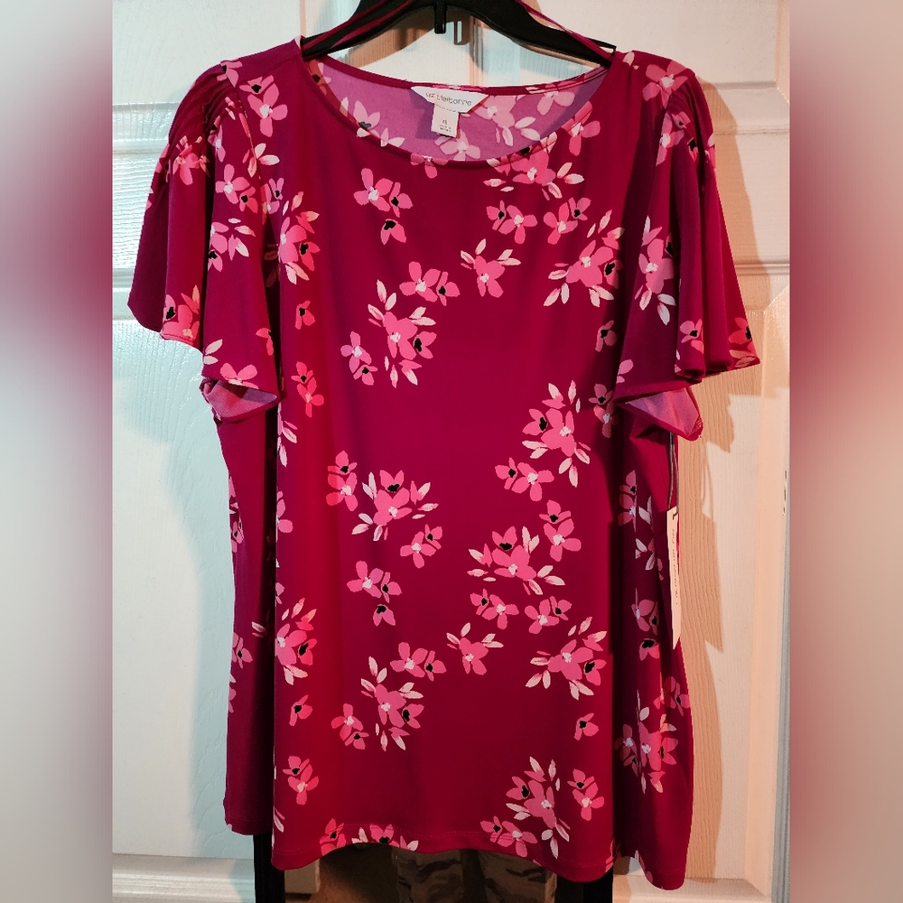 Beautiful Liz Claiborne print blouse.